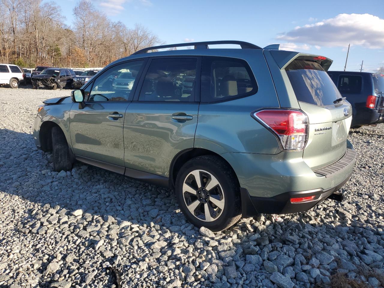 VIN JF2SJAGC1HH523568 2017 SUBARU FORESTER no.2