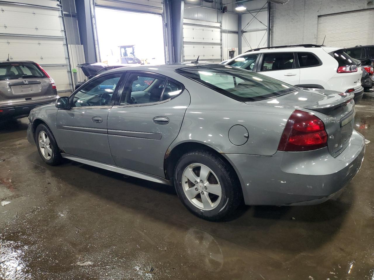 2007 Pontiac Grand Prix - Image 2