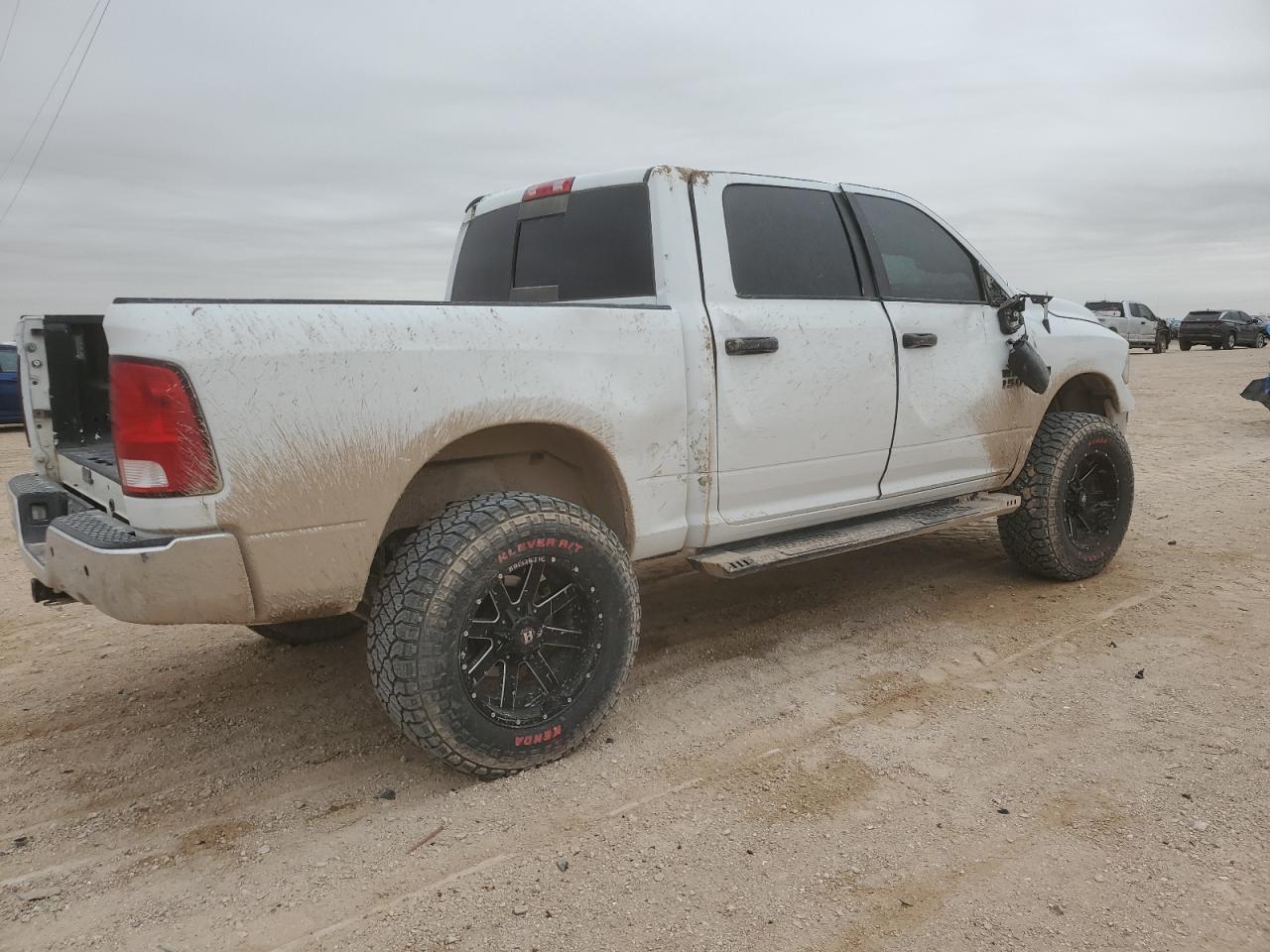 2016 RAM 1500 - Image 3
