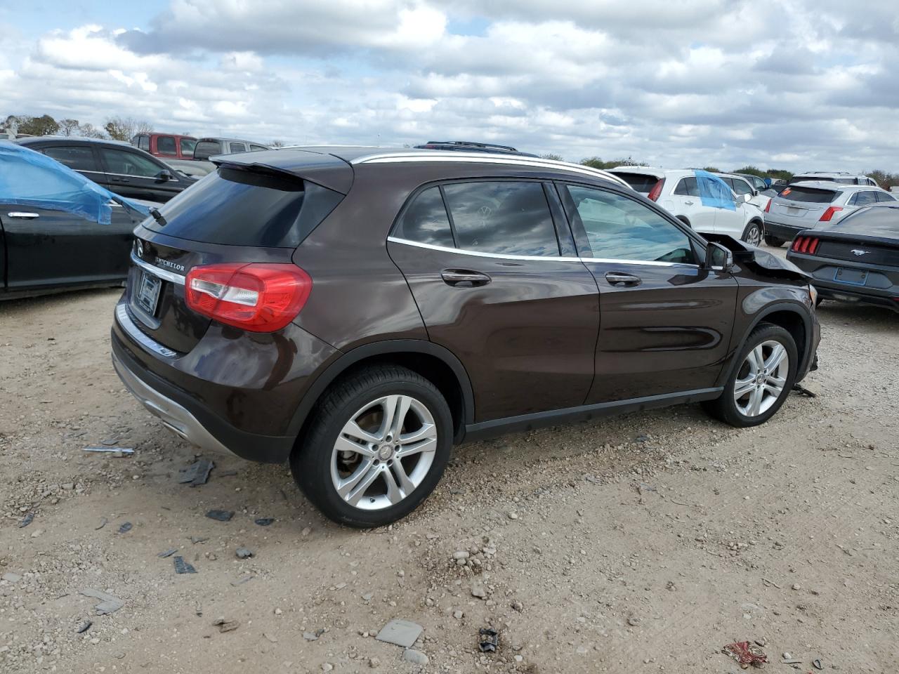 VIN WDCTG4EB4FJ180087 2015 MERCEDES-BENZ GLA-CLASS no.3