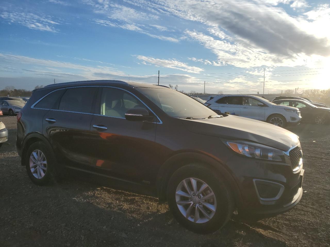 VIN 5XYPGDA34GG142236 2016 KIA SORENTO no.4