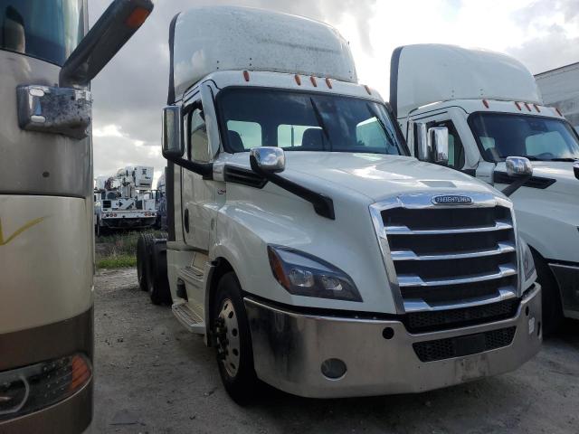 2021 Freightliner Cascadia 126 