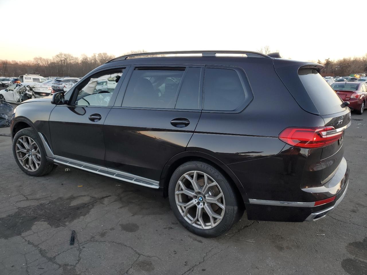 VIN 5UXCW2C02N9M36577 2022 BMW X7 no.2