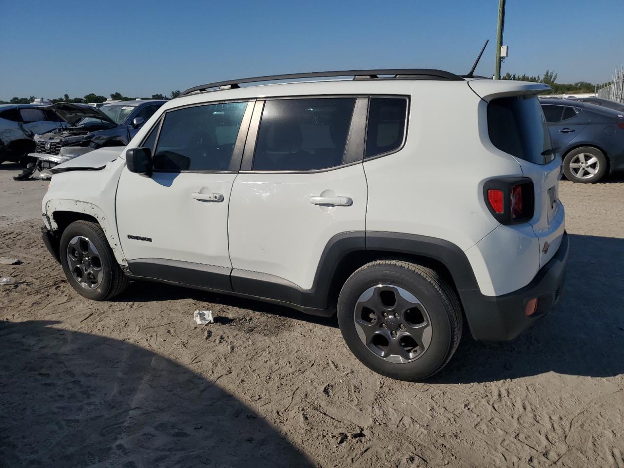 2016 Jeep Renegade - Image 2