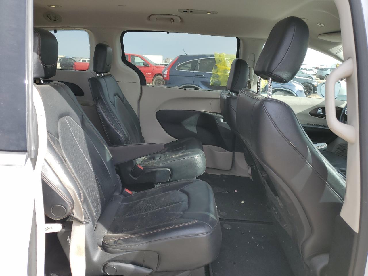 2019 Chrysler Pacifica - Image 11