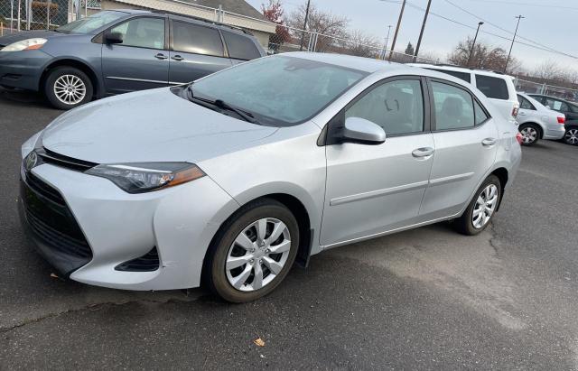 Sedans TOYOTA COROLLA 2017 Srebrny