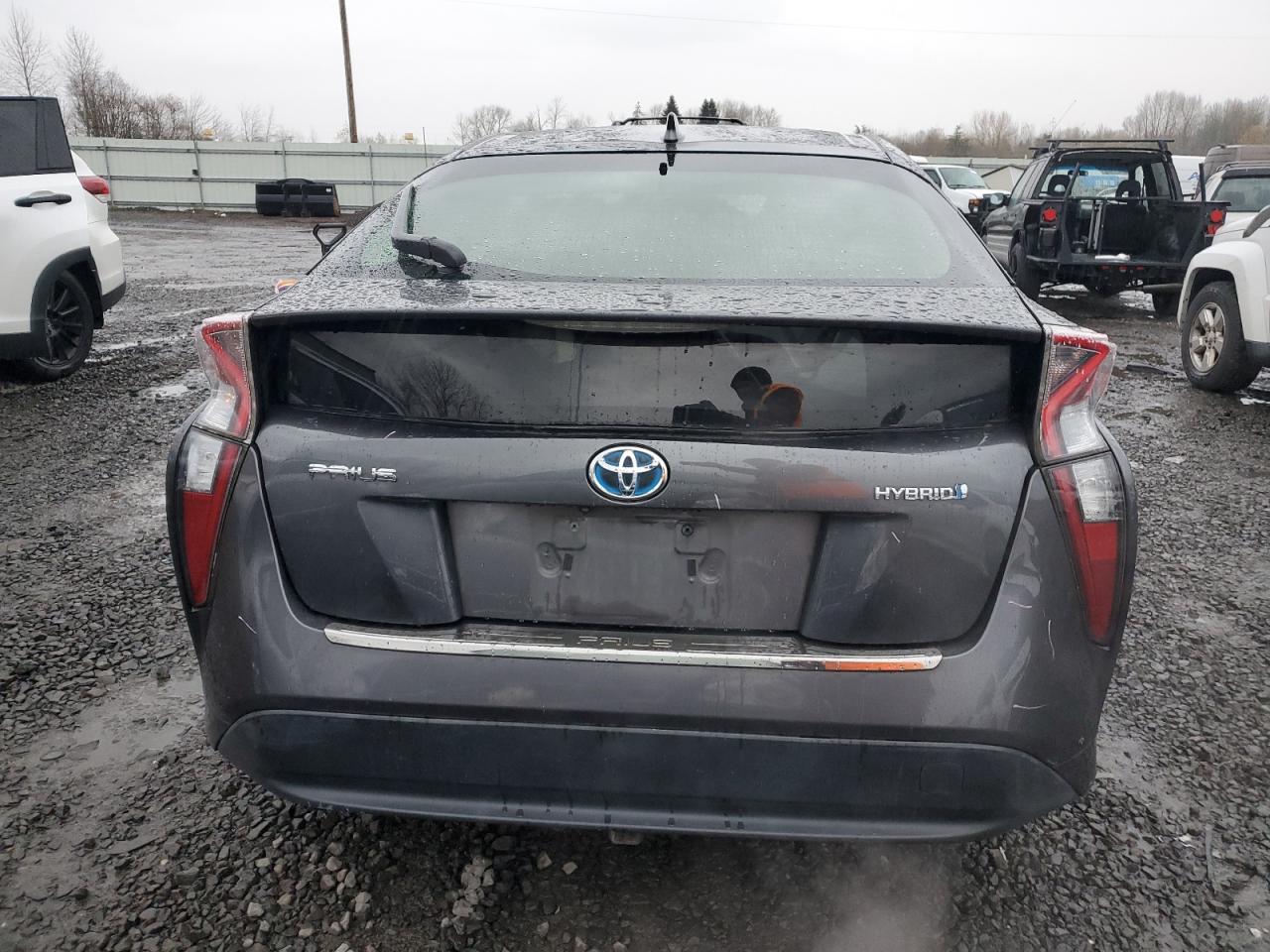 2016 Toyota Prius - Image 6