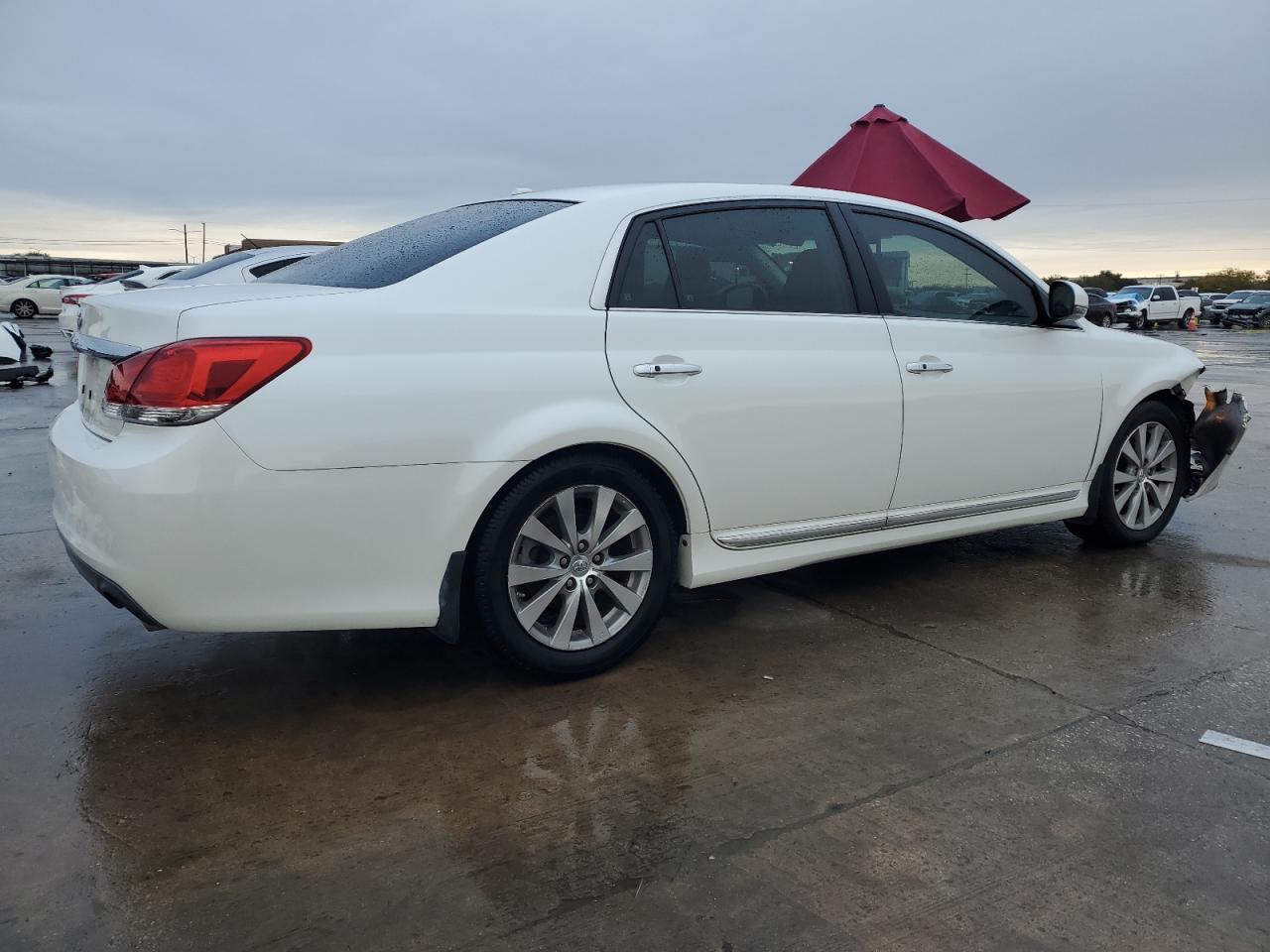 2011 Toyota Avalon - Image 3
