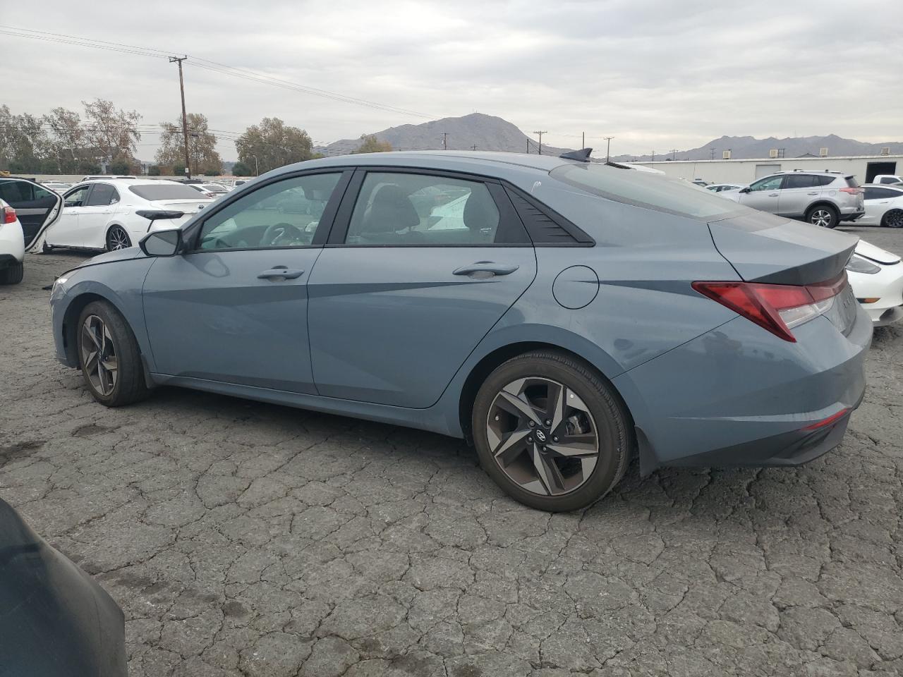 2023 Hyundai Elantra - Image 2