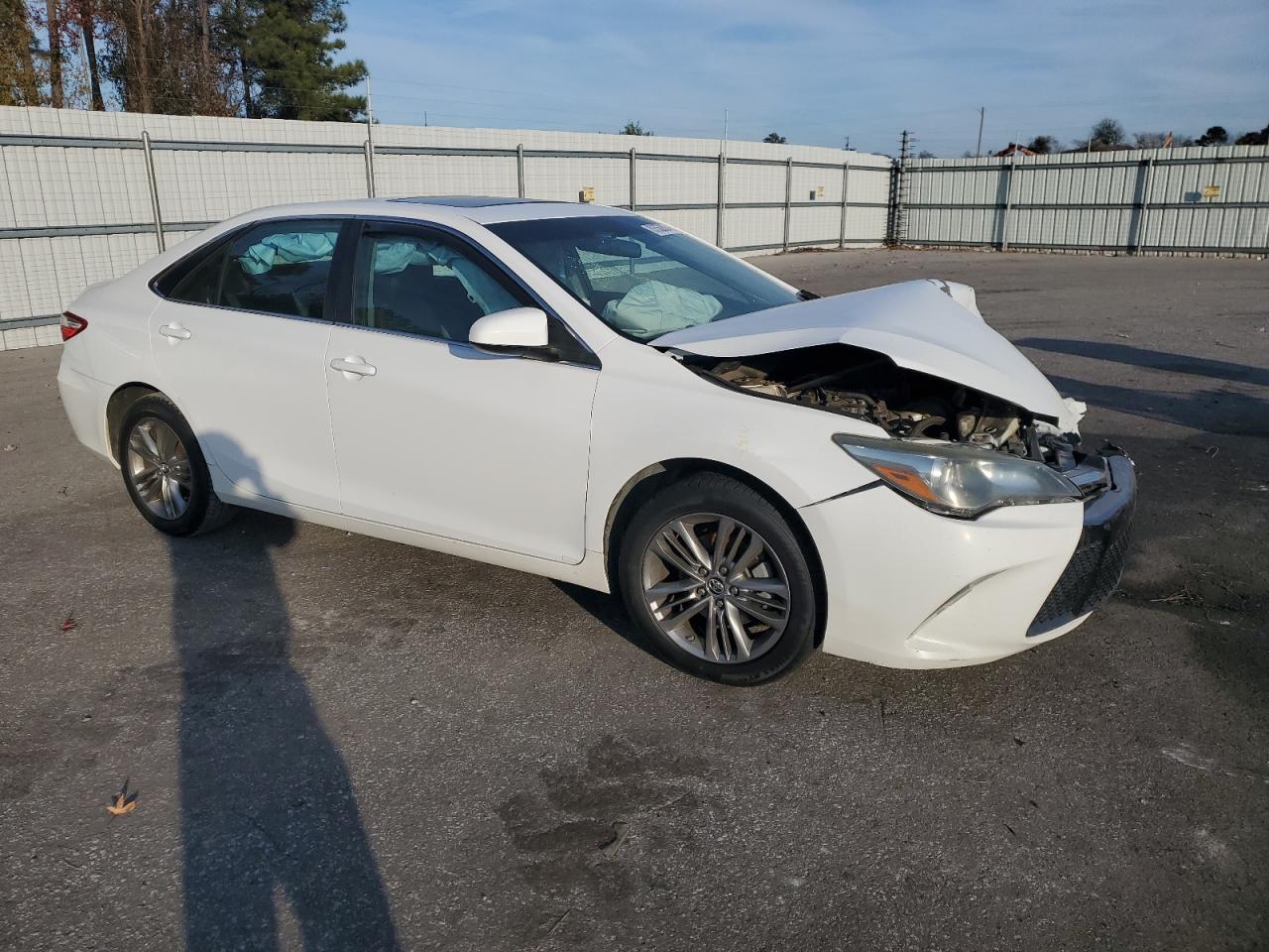 VIN 4T1BF1FK8GU512285 2016 TOYOTA CAMRY no.4