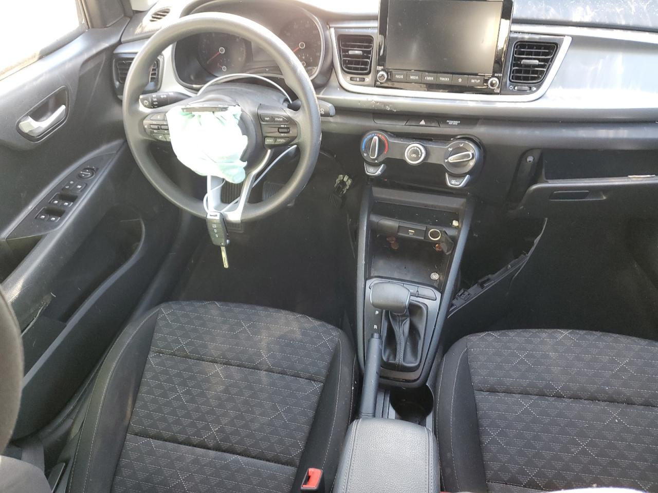 2023 Kia Rio - Image 8