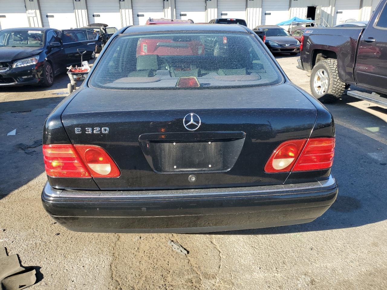 1998 Mercedes-Benz E 320 VIN: WDBJF65F2WA705502 Lot: 83725334