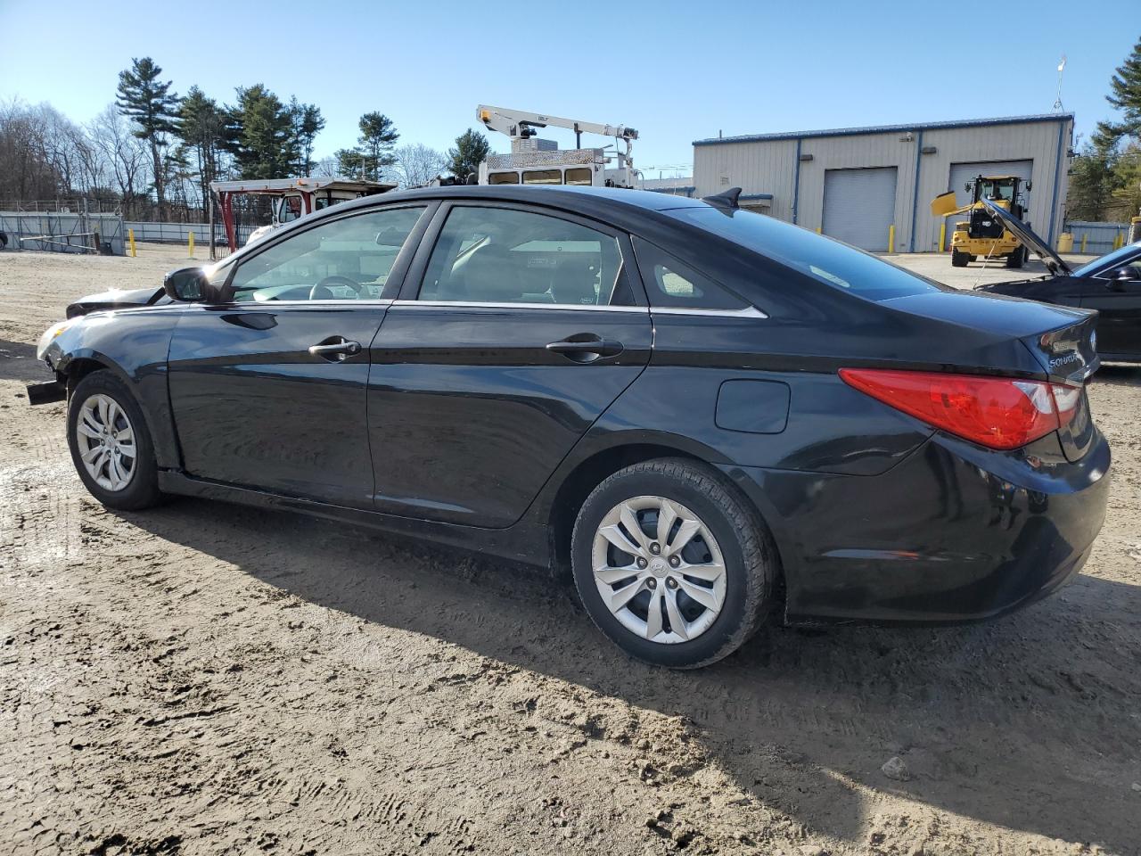 2011 Hyundai Sonata - Image 2