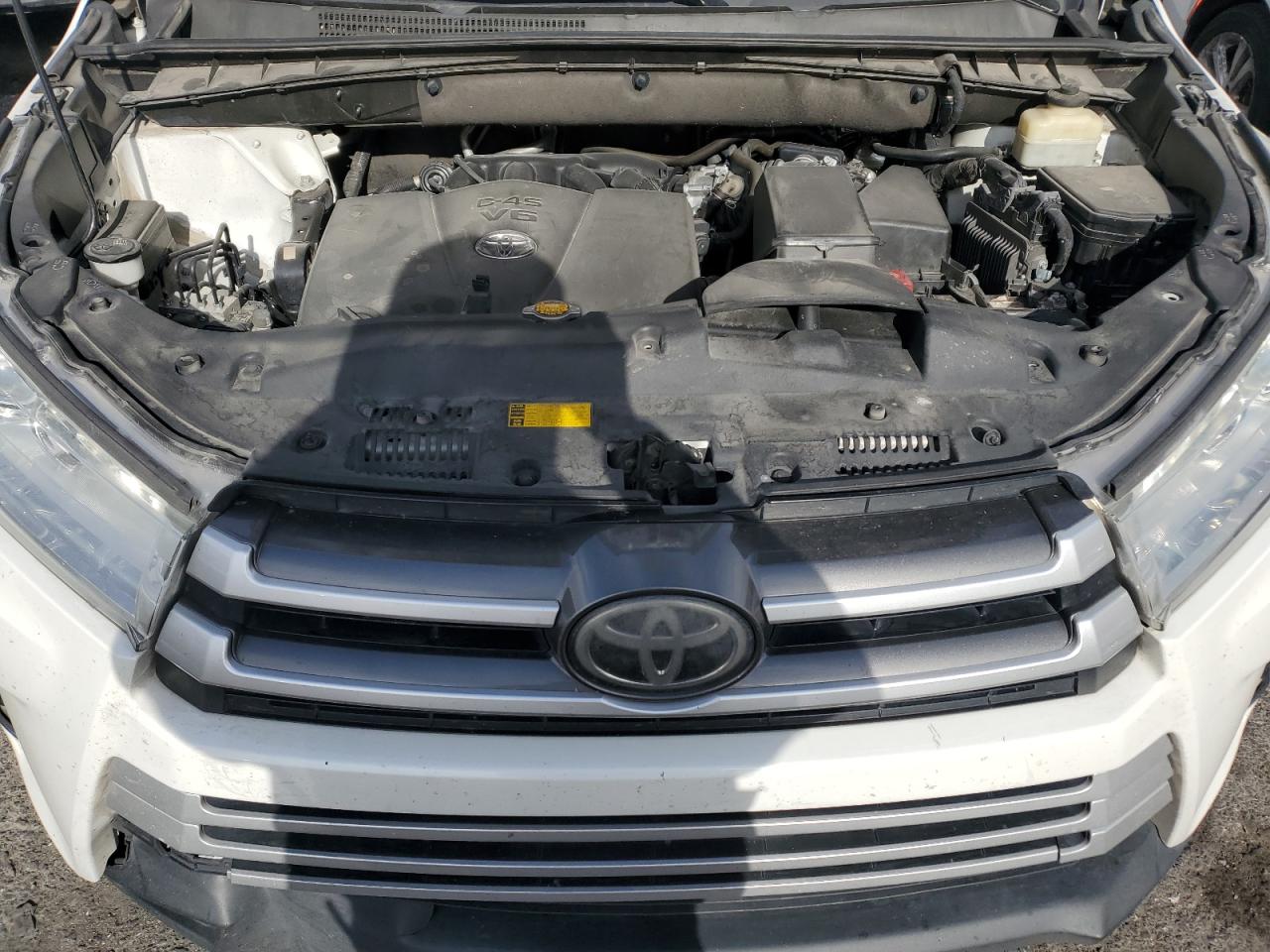 2017 Toyota Highlander - Image 12