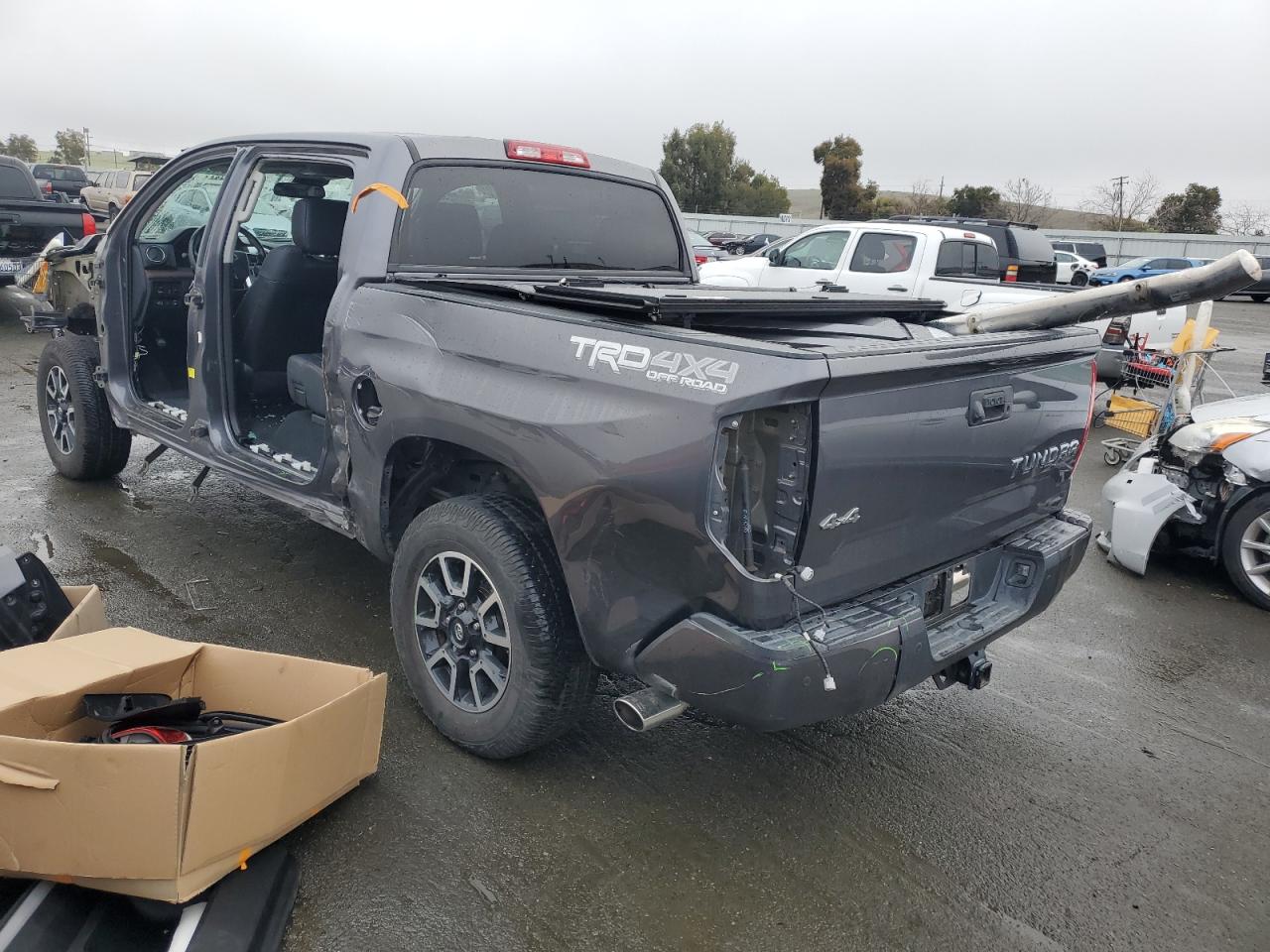 VIN 5TFHY5F19JX695077 2018 TOYOTA TUNDRA no.2