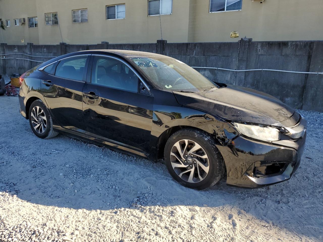 VIN 19XFC2F79HE057141 2017 HONDA CIVIC no.4