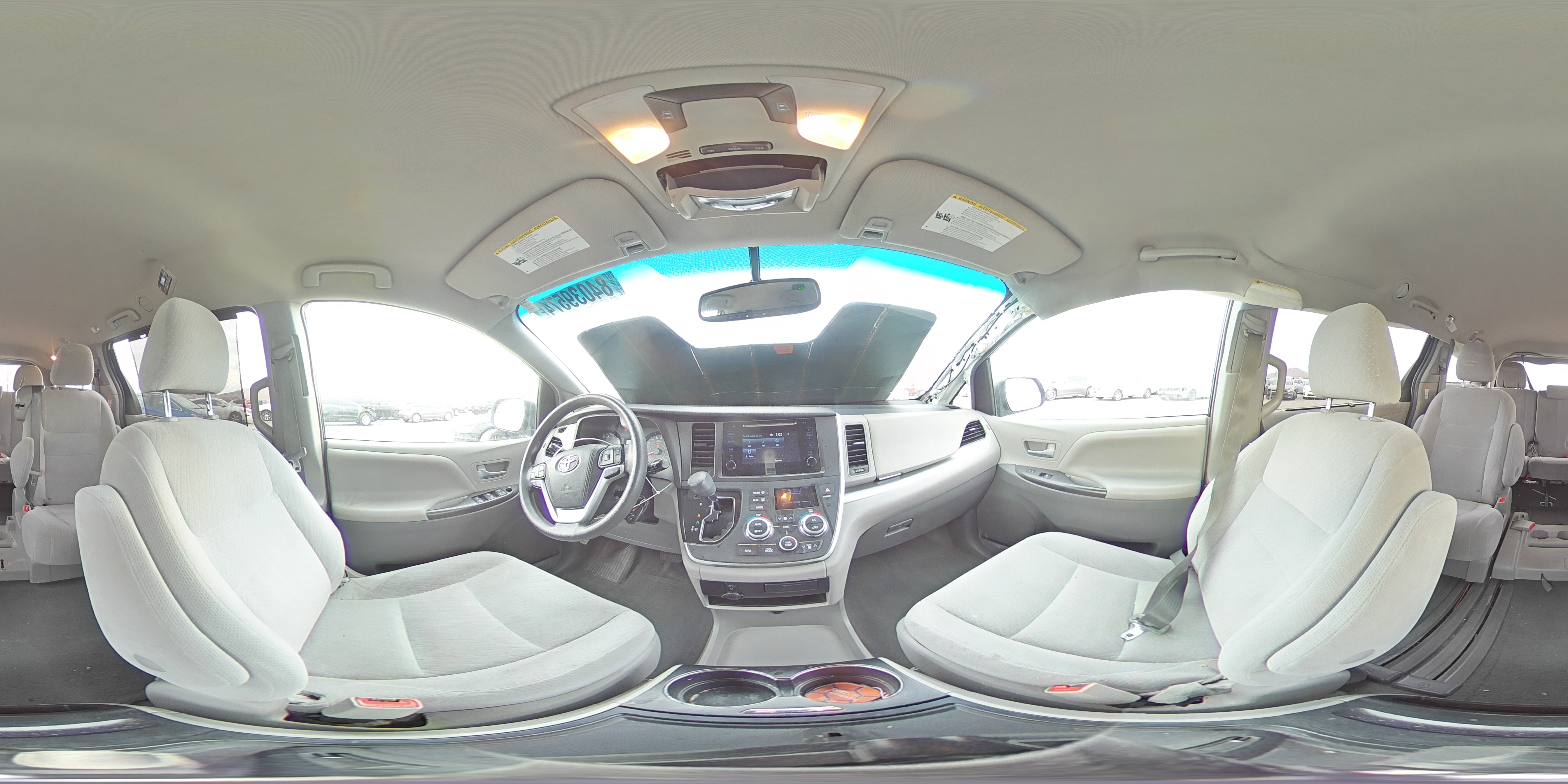 2016 Toyota Sienna - Image 13