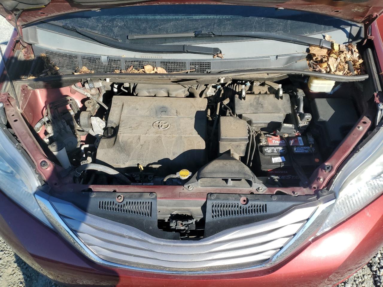 2015 Toyota Sienna - Image 13