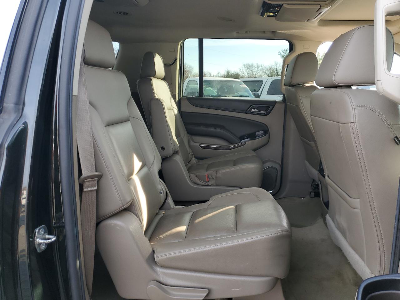 2016 Chevrolet Suburban - Image 11