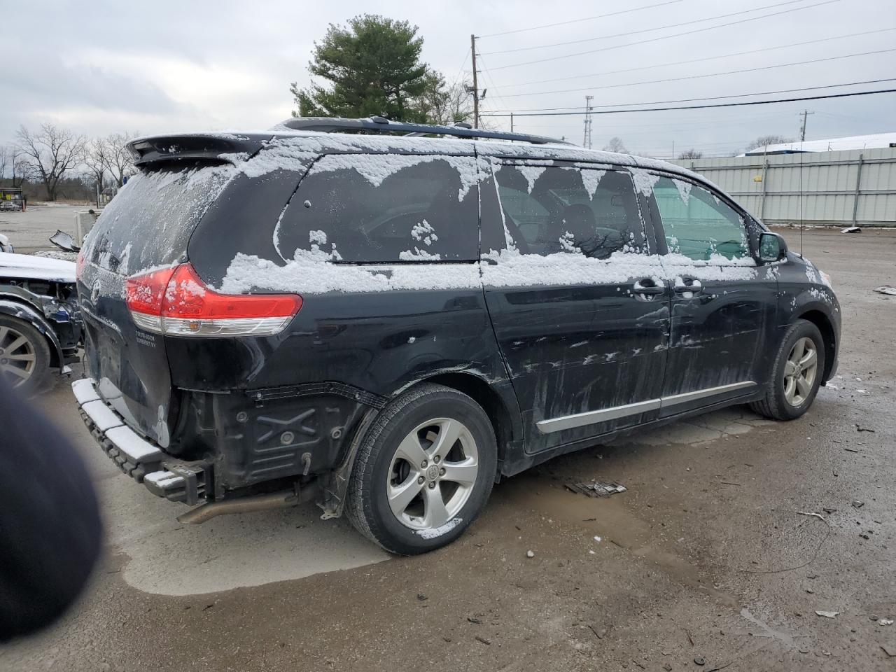 2012 Toyota Sienna - Image 3
