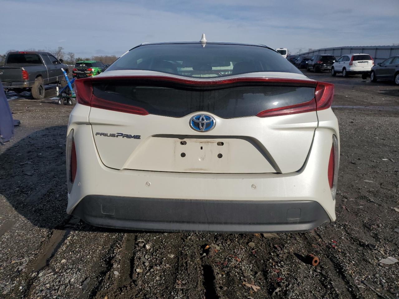 VIN JTDKARFP6J3088843 2018 TOYOTA PRIUS no.6