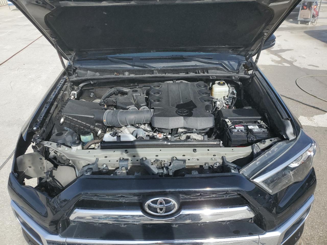 VIN JTEBU5JR0J5596136 2018 TOYOTA 4RUNNER no.12