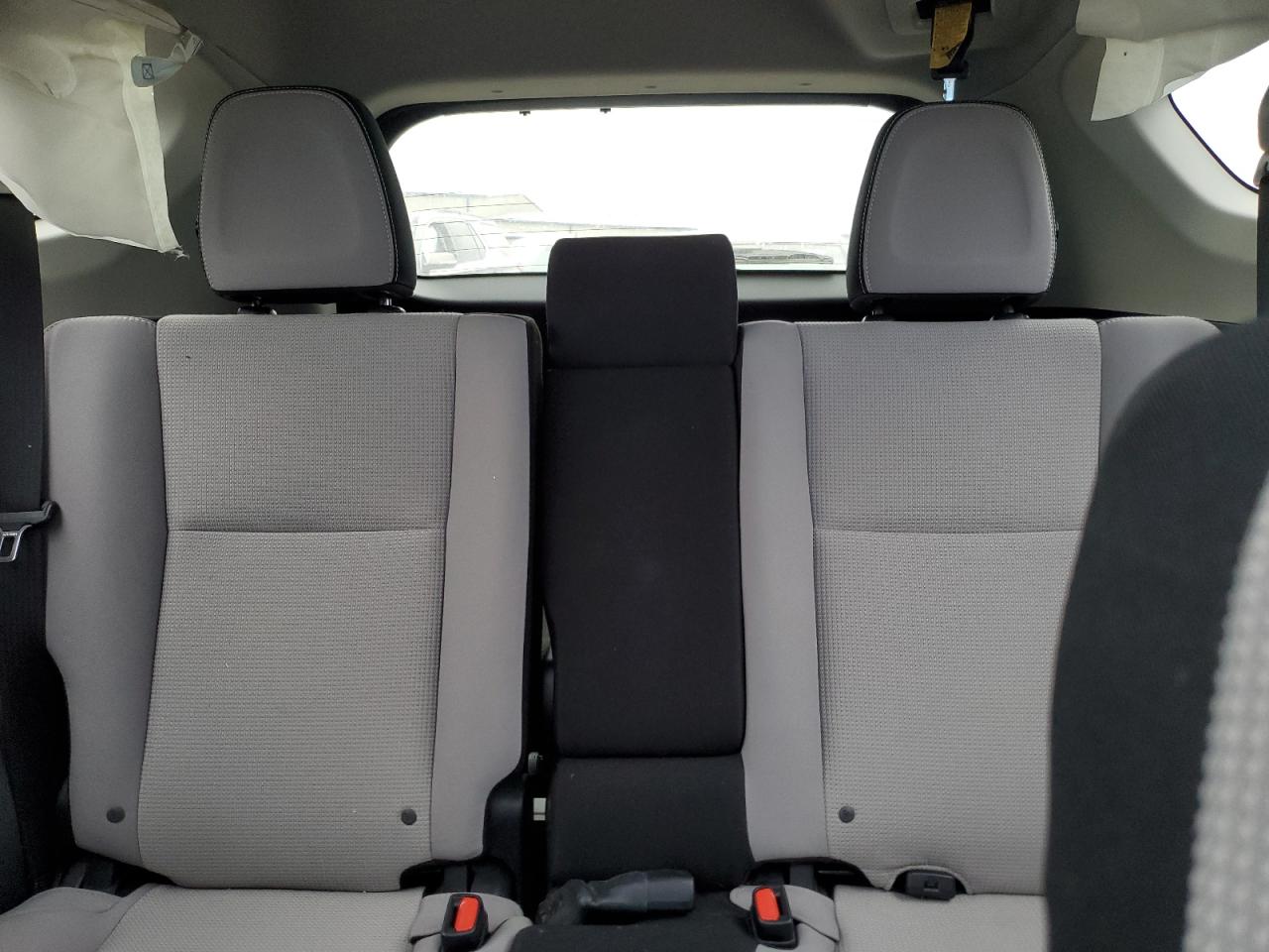 2017 Toyota RAV 4 - Image 10