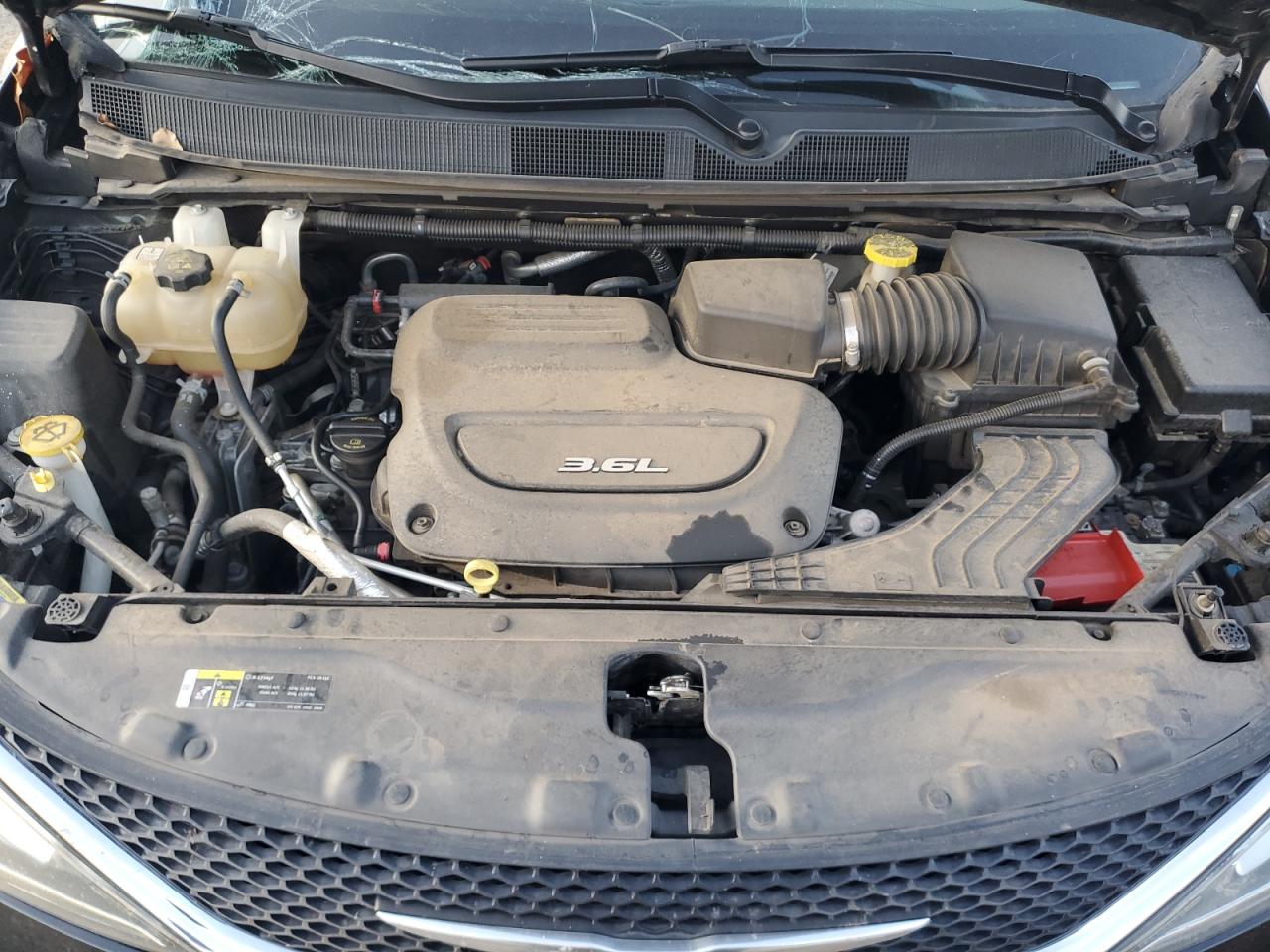 2018 Chrysler Pacifica - Image 12
