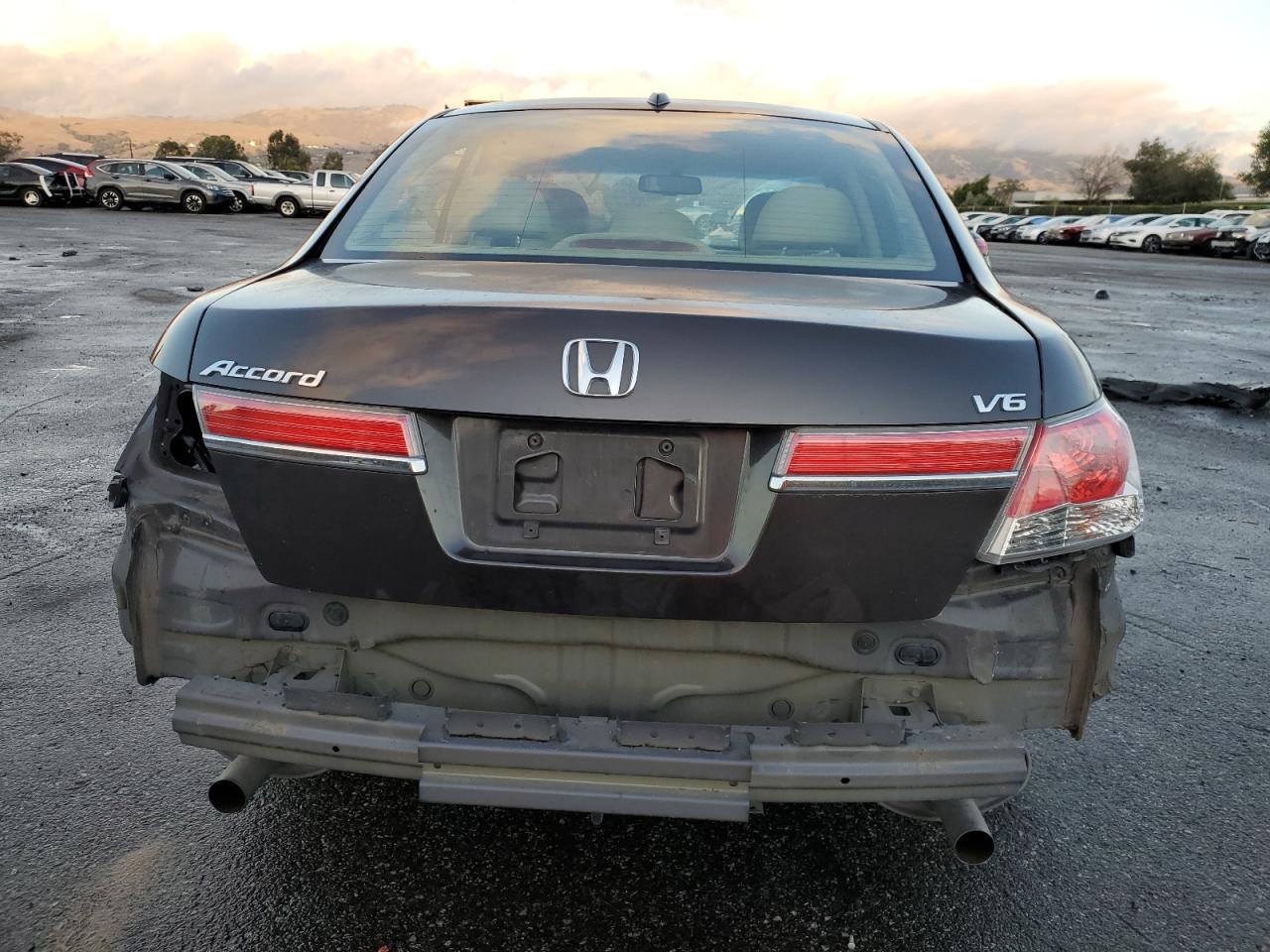 2011 Honda Accord Exl VIN: 1HGCP3F85BA005233 Lot: 86286974
