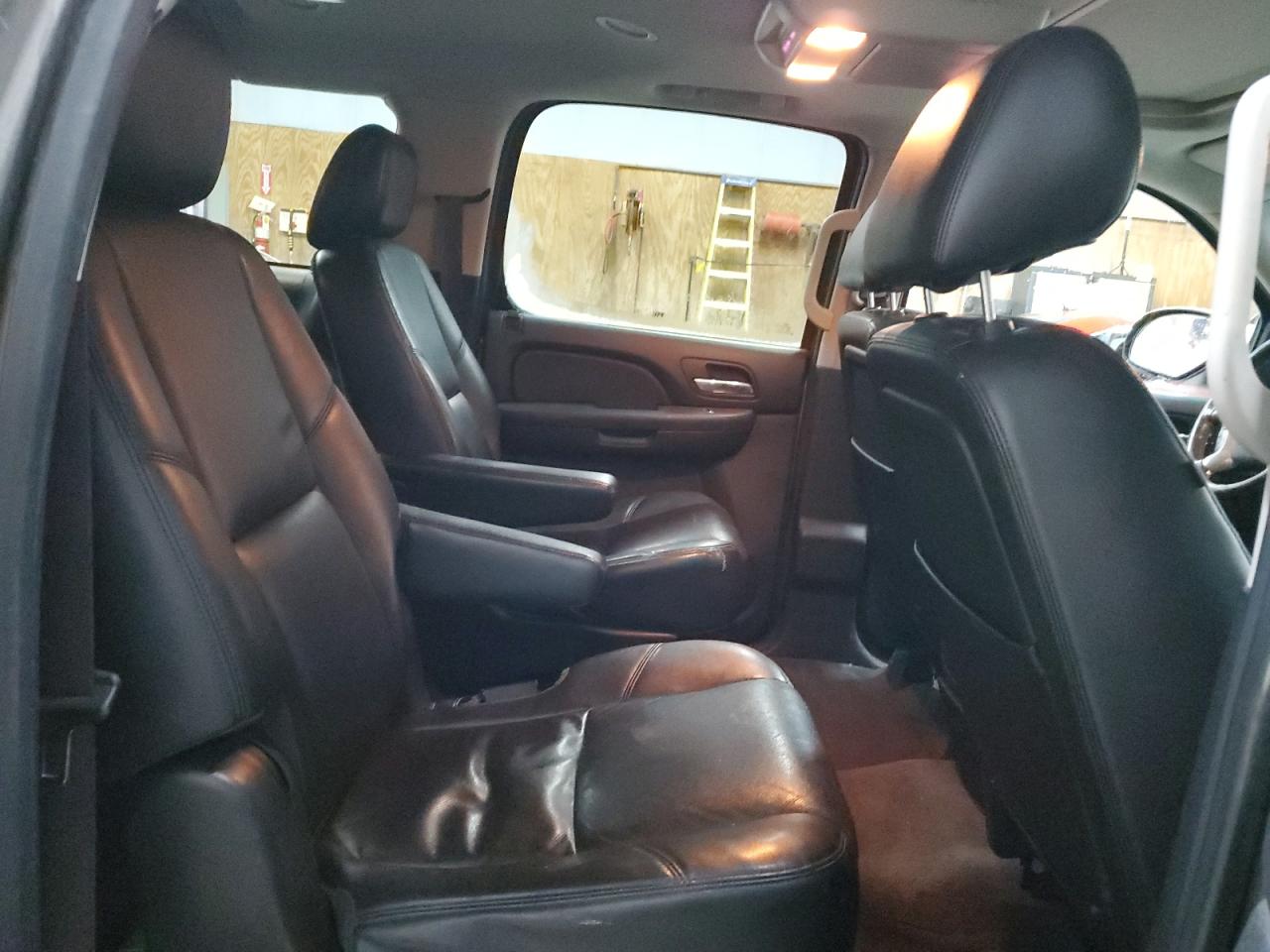 2012 Chevrolet Suburban - Image 11