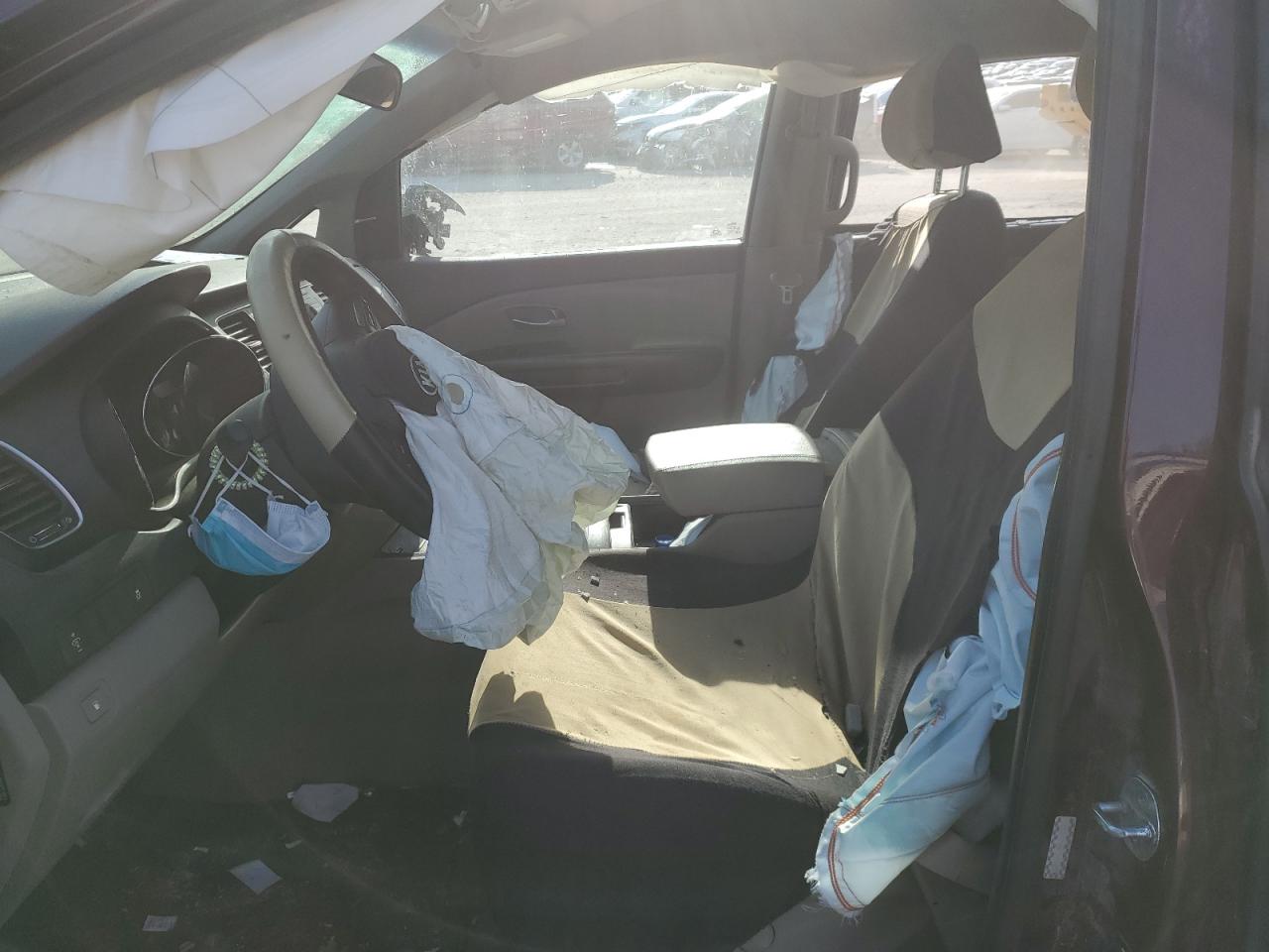 2016 Kia Sedona - Image 7