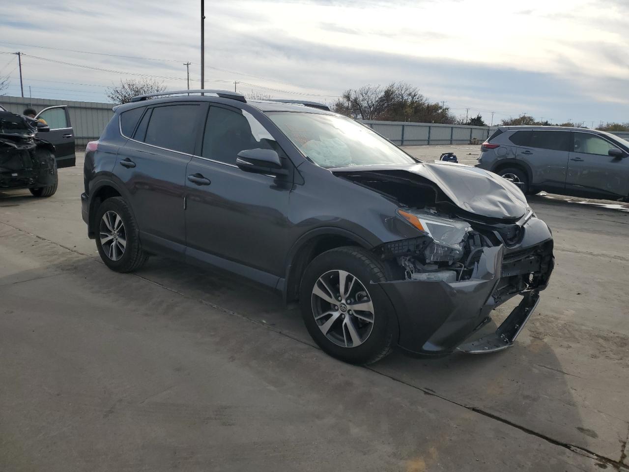 VIN JTMWFREV0HD106454 2017 TOYOTA RAV4 no.4