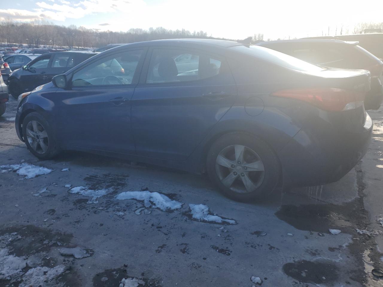 2013 Hyundai Elantra - Image 2