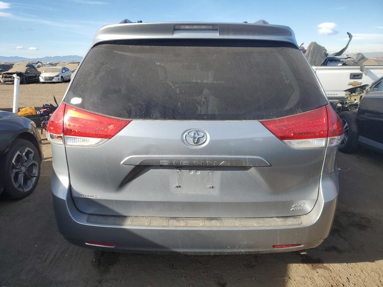 2012 Toyota Sienna - Image 6