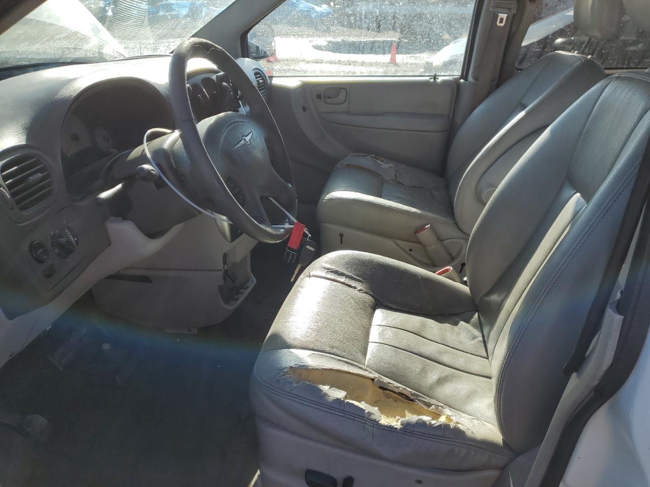 2005 Chrysler Town & Country Touring VIN: 2C4GP54LX5R196988 Lot: 87236994