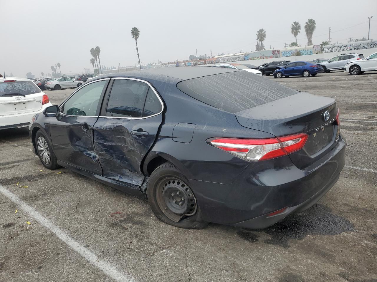 VIN 4T1B31HK5JU507820 2018 TOYOTA CAMRY no.2