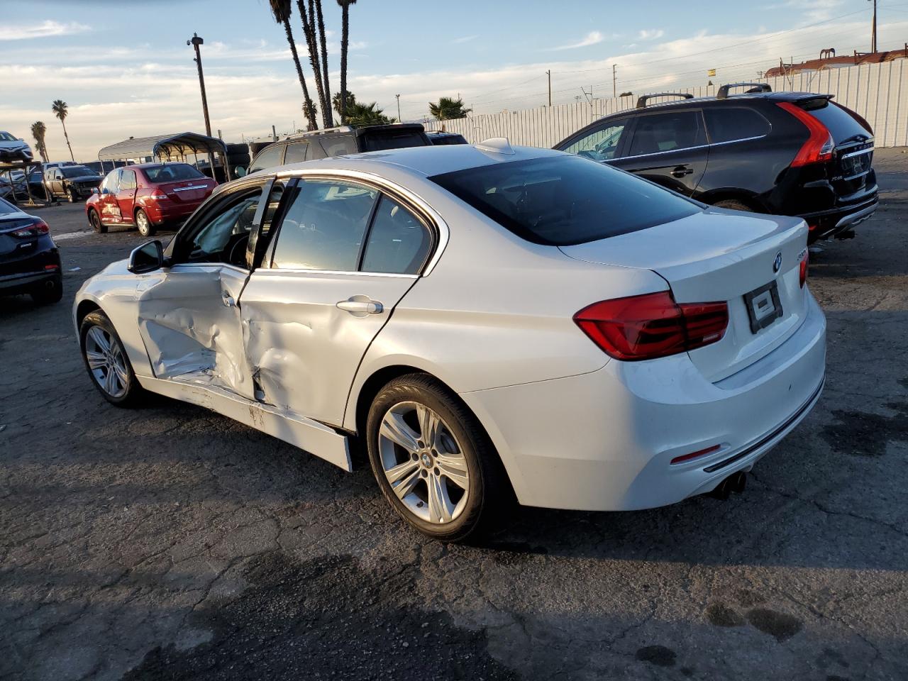 VIN WBA8B9G56JNU57982 2018 BMW 3 SERIES no.2