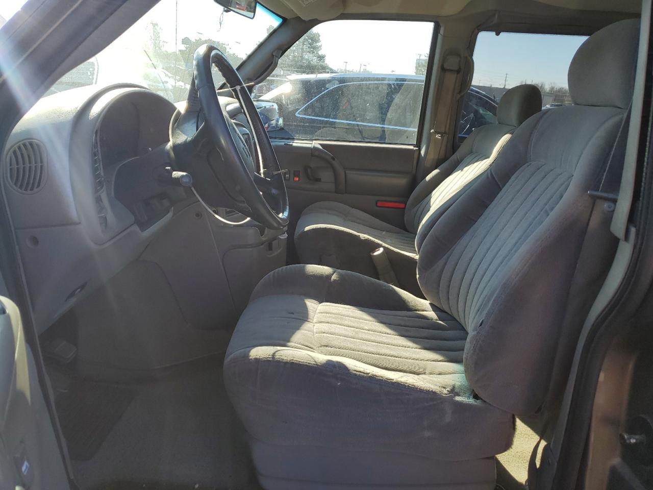 2003 GMC Safari - Image 7