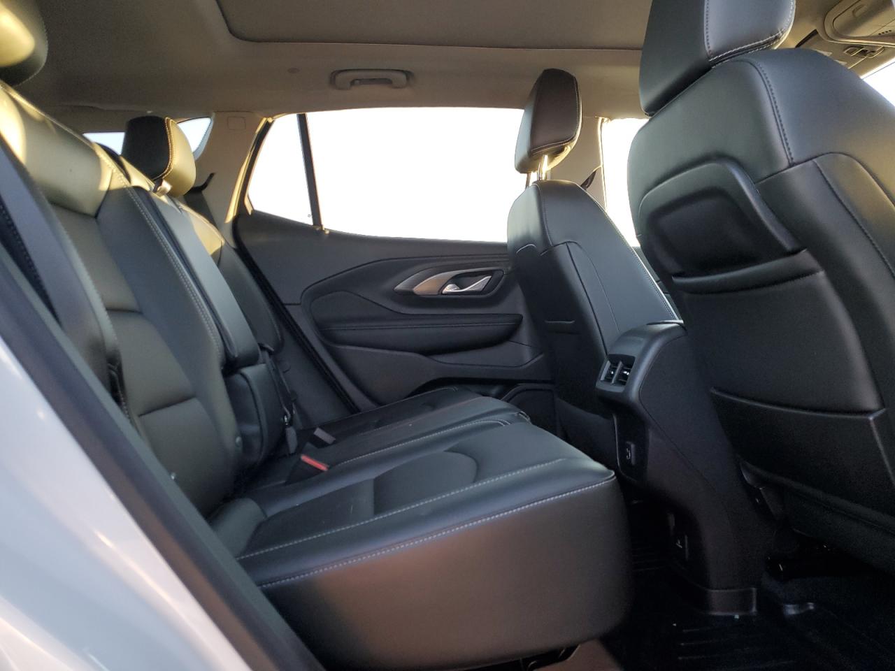 2022 GMC Terrain - Image 11