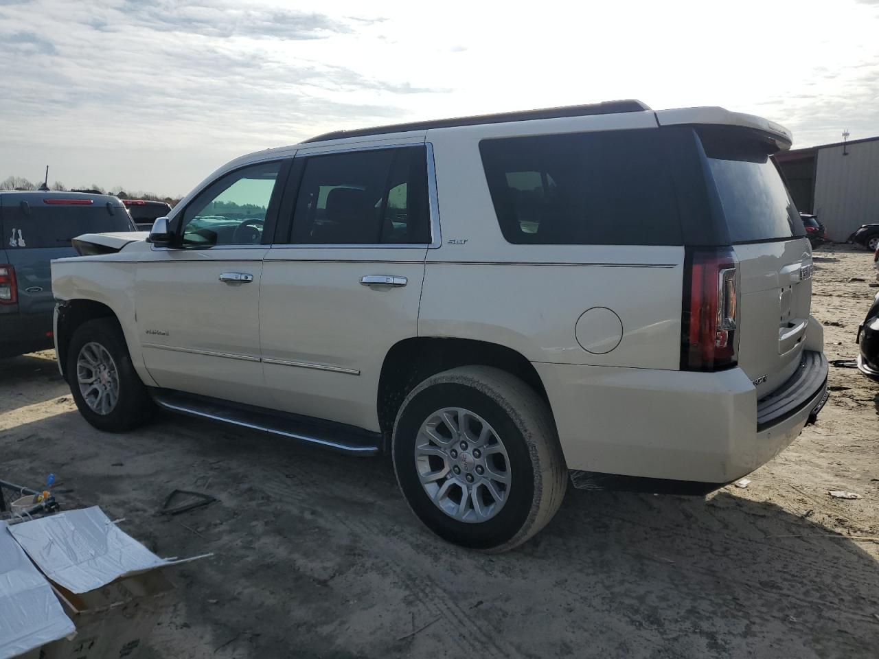 2015 GMC Yukon - Image 2