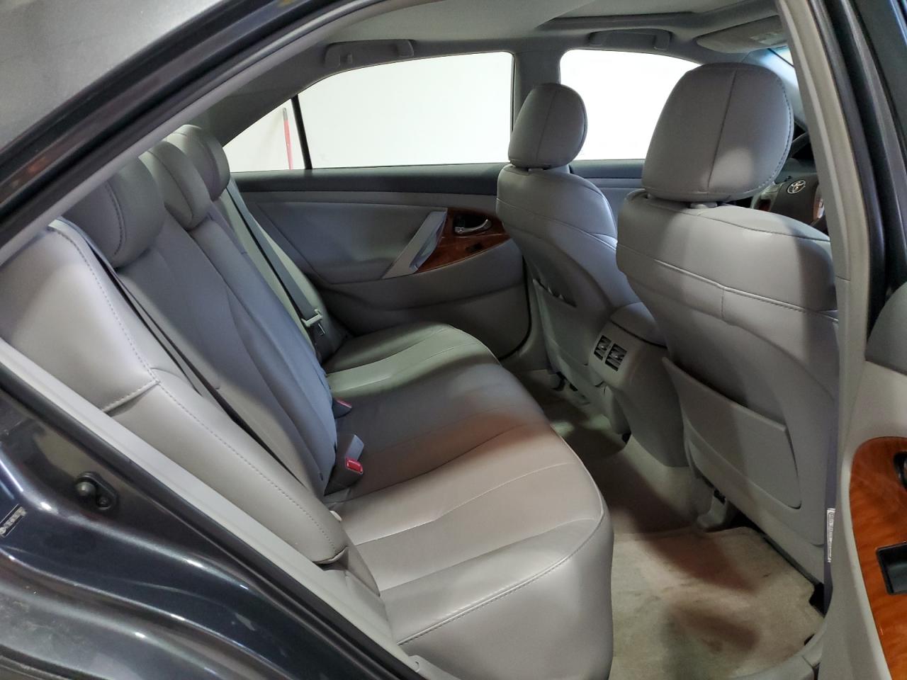 2009 Toyota Camry - Image 10
