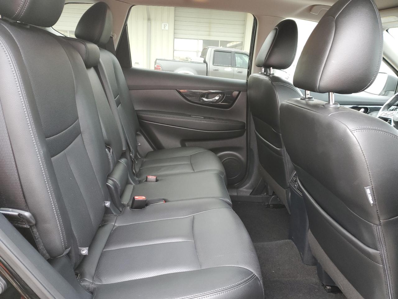 2019 Nissan Rogue - Image 11