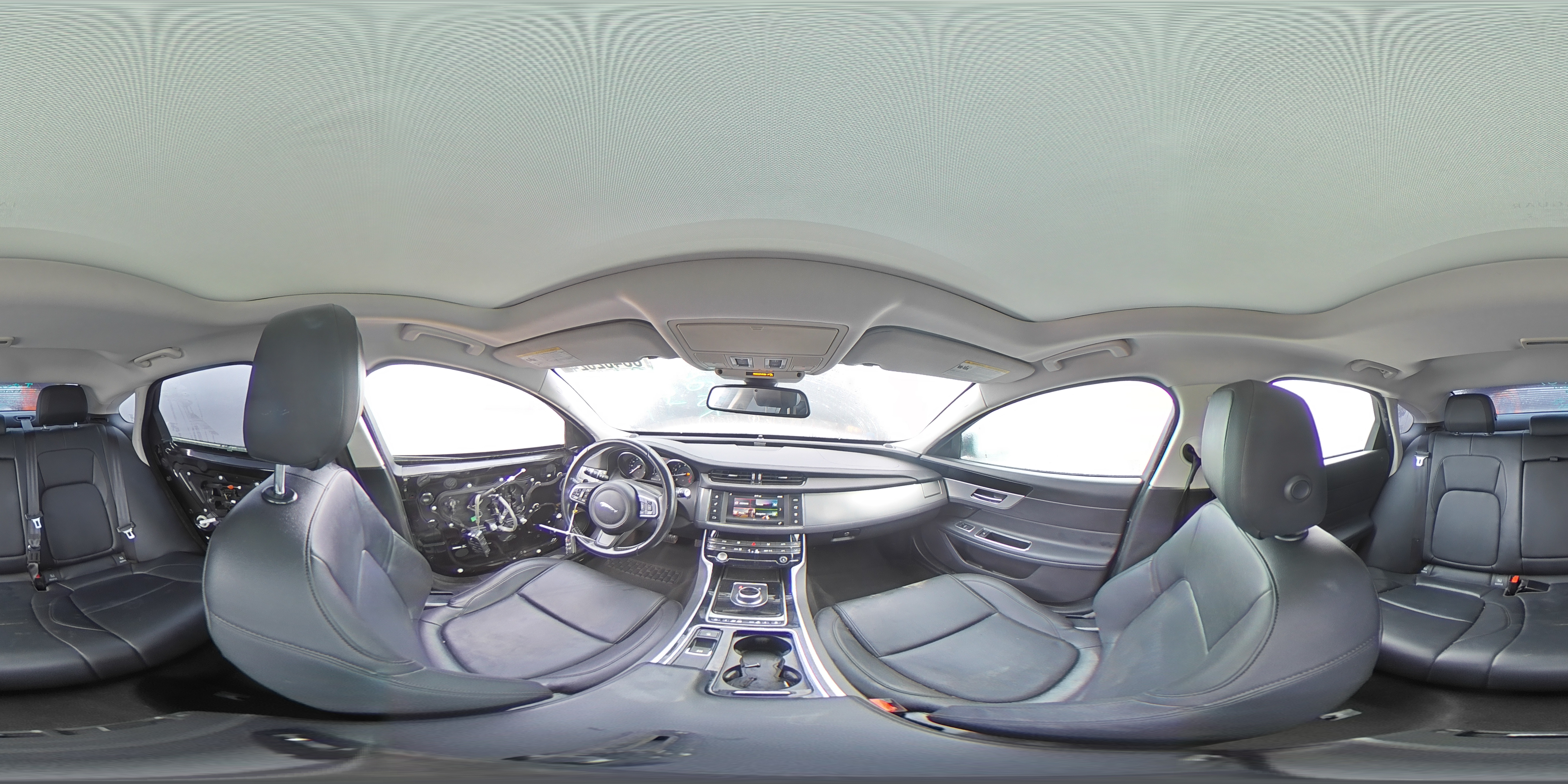 2018 Jaguar XF - Image 13