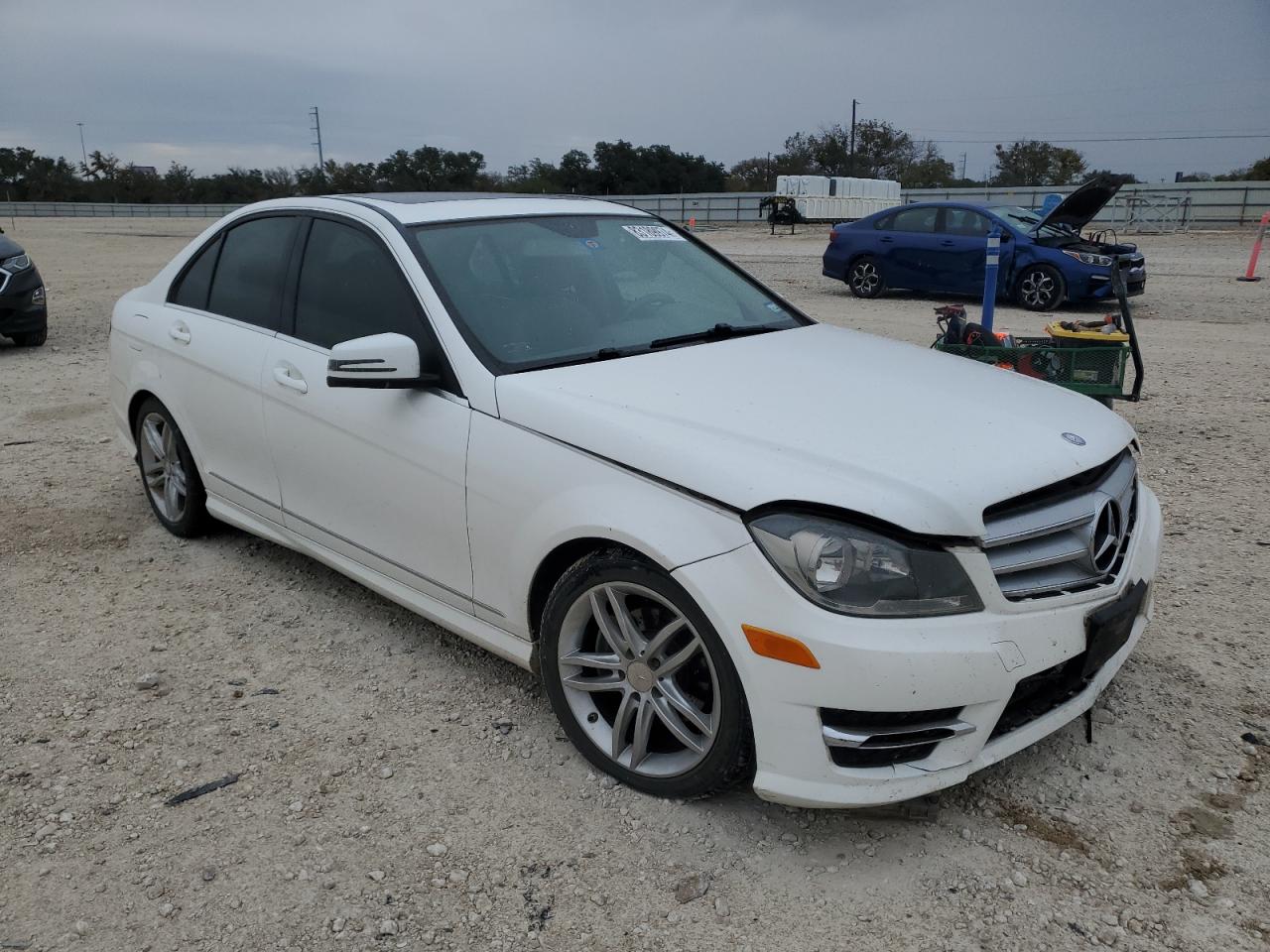 VIN WDDGF4HB6DR280007 2013 MERCEDES-BENZ C-CLASS no.4