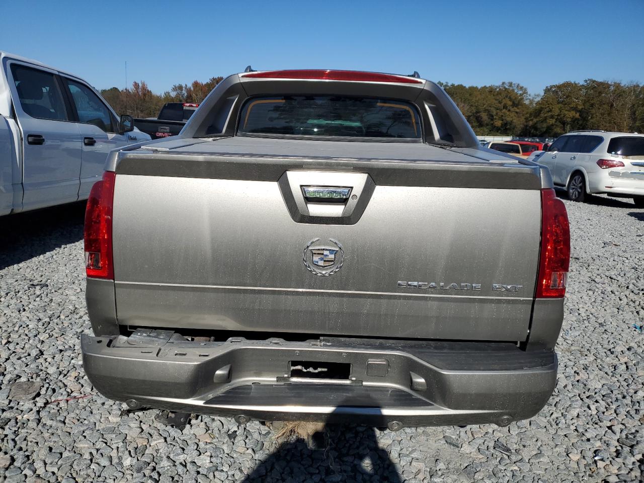 2003 Cadillac Escalade - Image 6