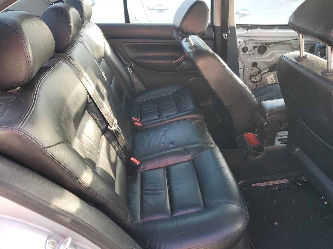 2002 Volkswagen Jetta - Image 10