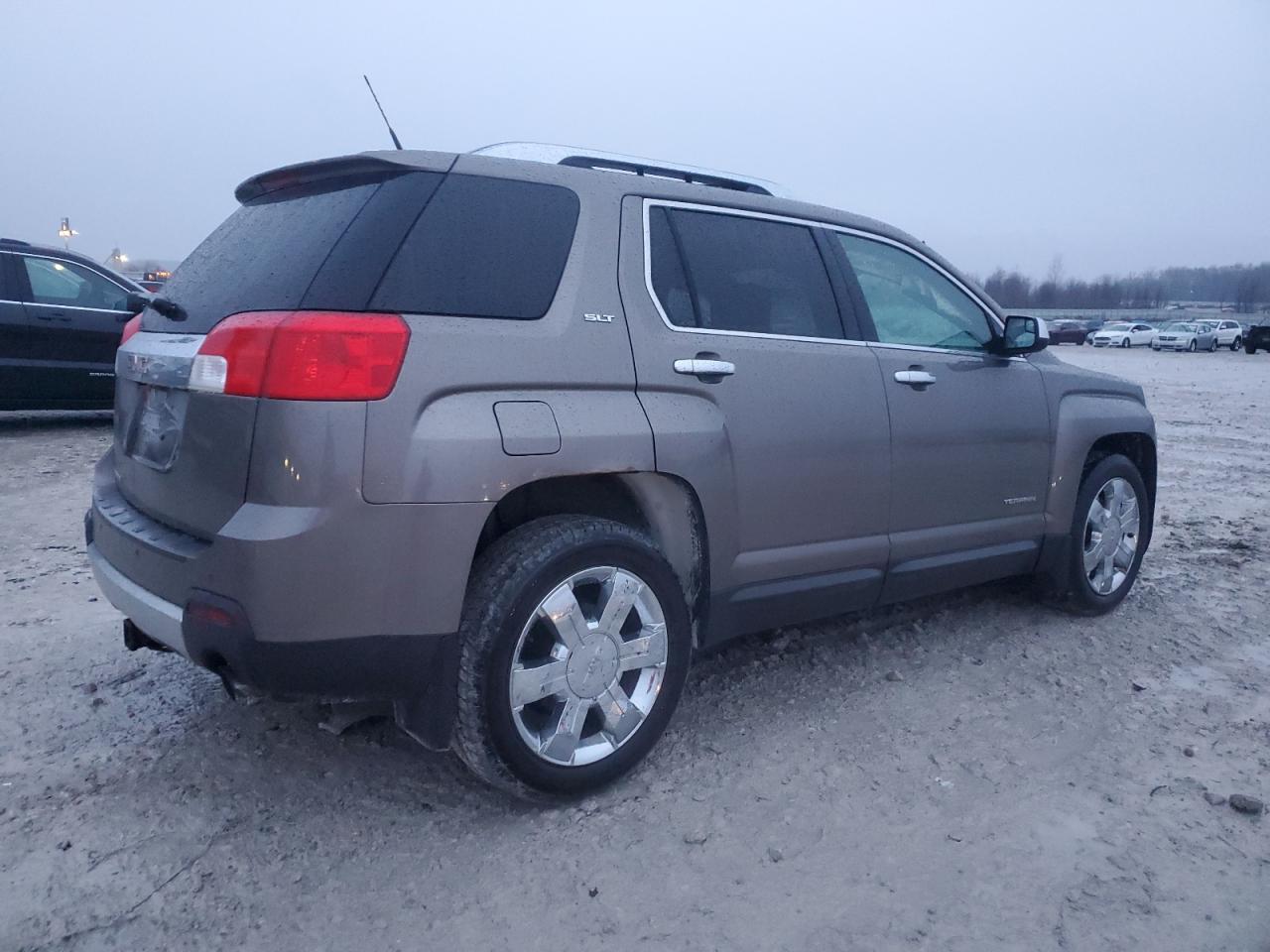 2010 GMC Terrain - Image 3