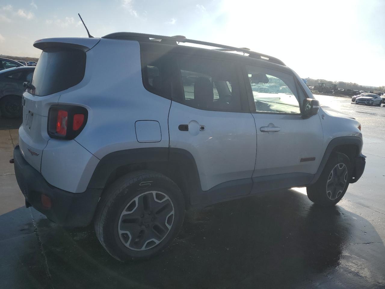 VIN ZACCJBCT6FPB34882 2015 JEEP RENEGADE no.3