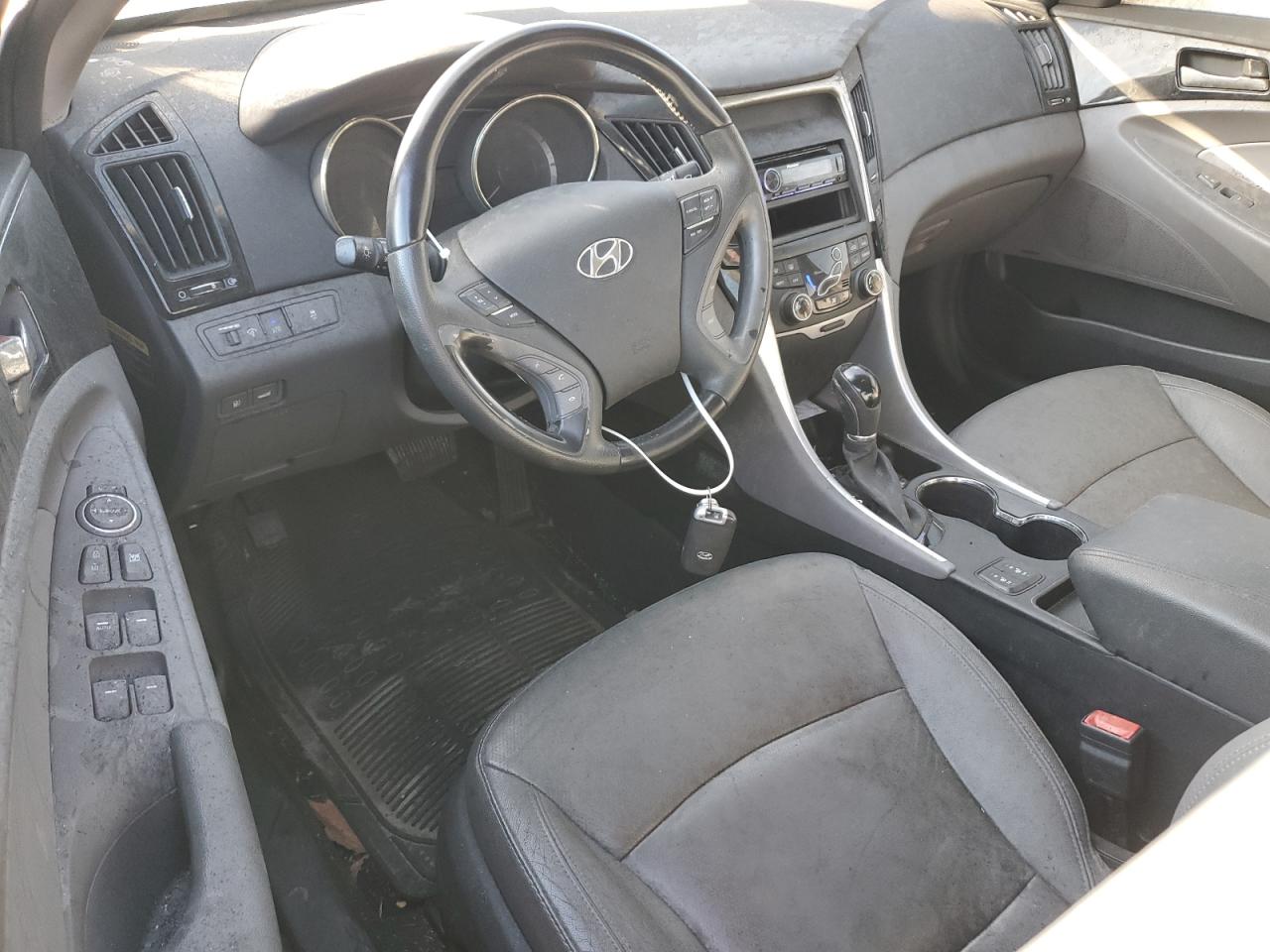 2012 Hyundai Sonata - Image 8