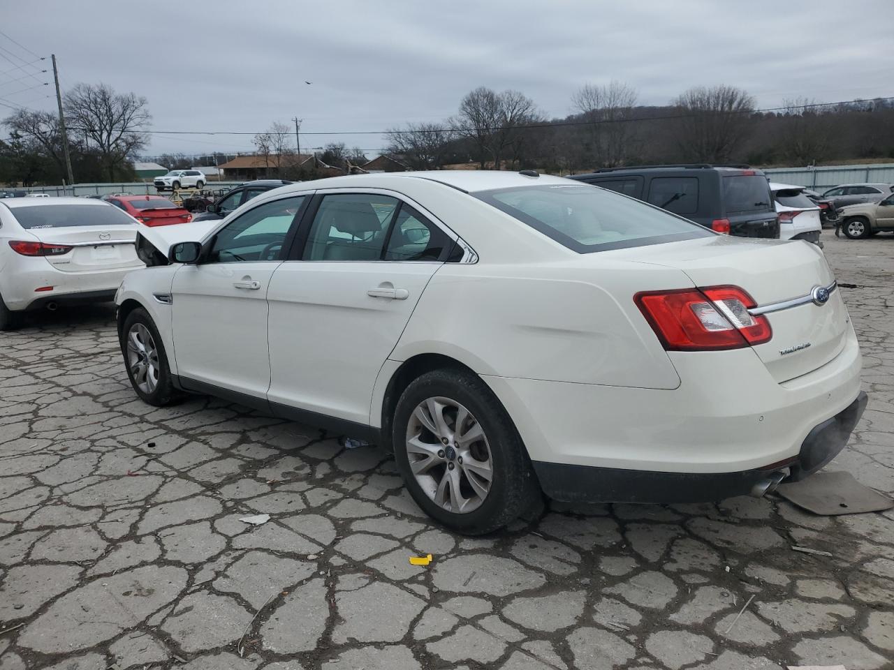 2019 Ford Taurus - Image 2